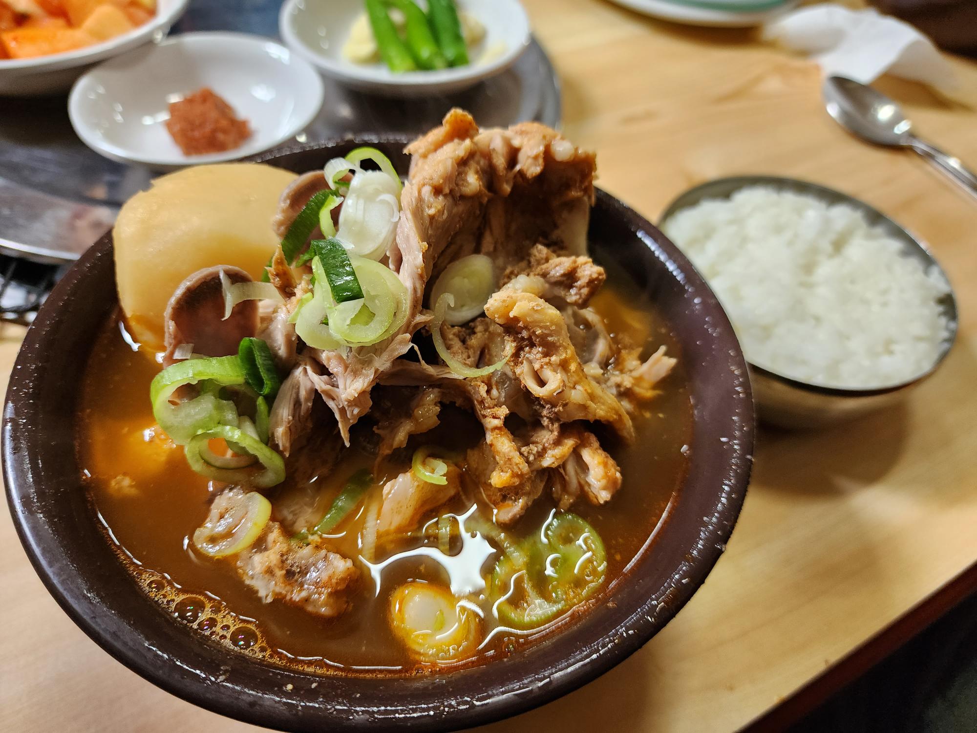 감자탕 백반