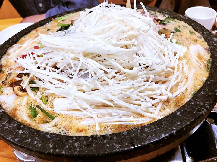 토요일은 밥이좋아 예산 덕산 온천 낙지 전골 맛집 50년 내공 낙지볶음 활낙지 낙지버섯전골 예산10미 현지인 추천 토밥 좋아 방송정보