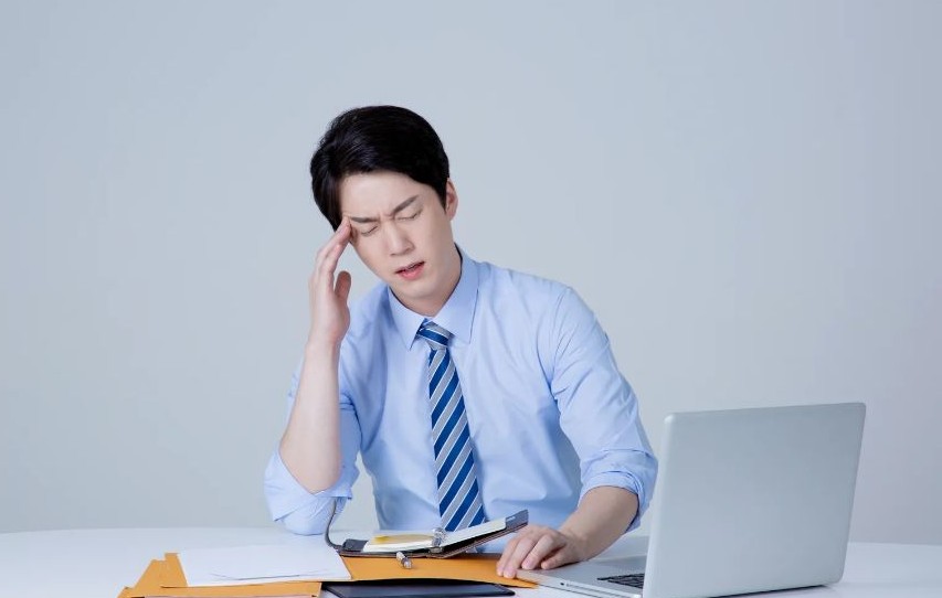 머리가 찌릿찌릿 아파요