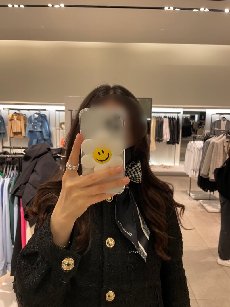 디올 미차 스카프 신버전 몽테인 - 블랙 자켓 코디