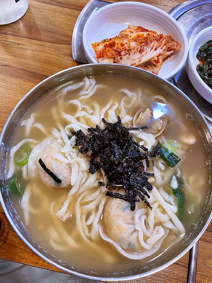25년 정성 한 그릇 손칼국수 만두칼국수 수원 수원역 맛집 추천 생방송투데이 맛의 승부사