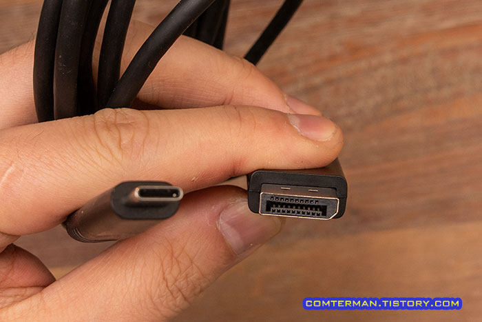 USB-C to DP 커넥터