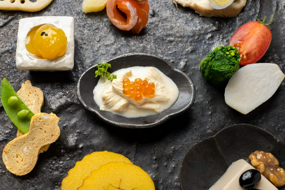 일본의 '수타가': 사람들이 도자기 조각에 물고기를 넣고 조리하는 독특한 행사