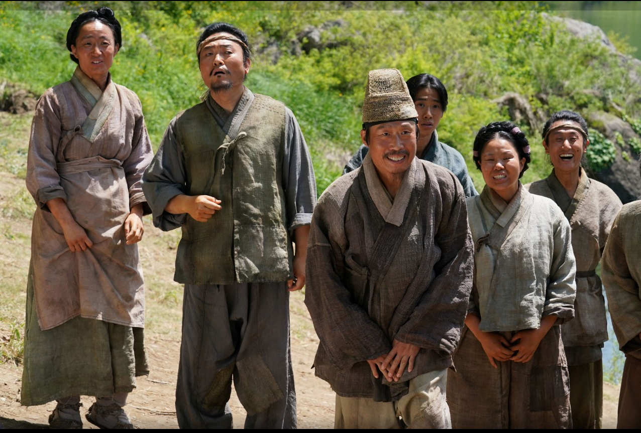 왕과 사는 남자 유해진 광천골 마을 사람들 스틸컷