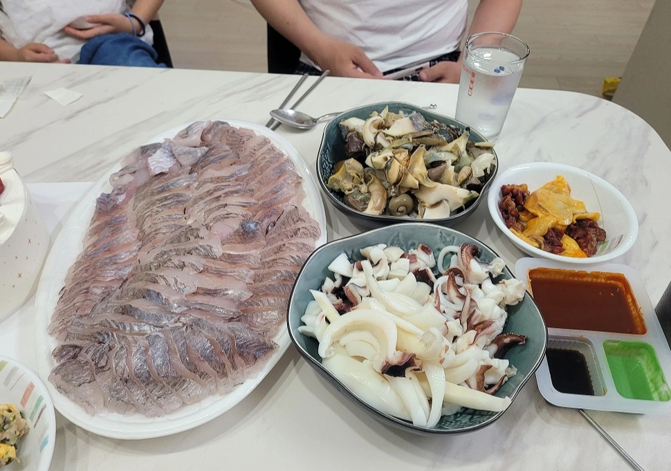 쿡셀곰솥찜기로 삶은 소라와 갑오징어 그리고 우럭회