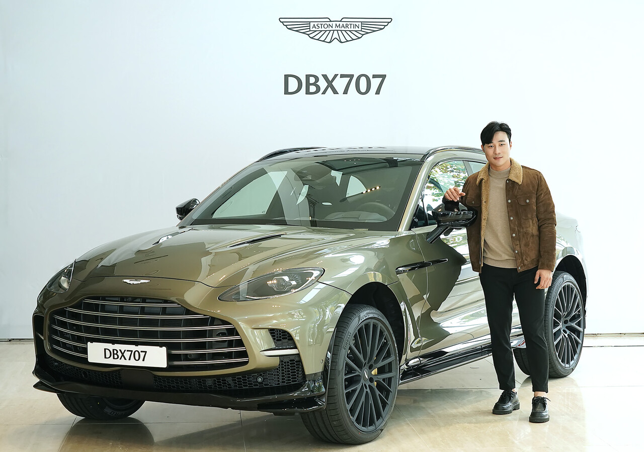 애스턴마틴 슈퍼SUV DBX707