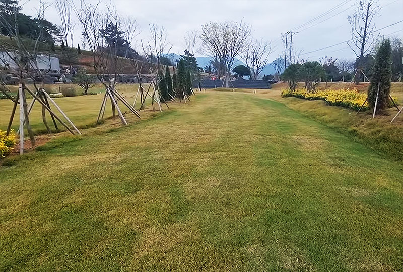 삼천포 모충파크골프장. 경남 사천시 송포동 1144-1 (모충공원 내)