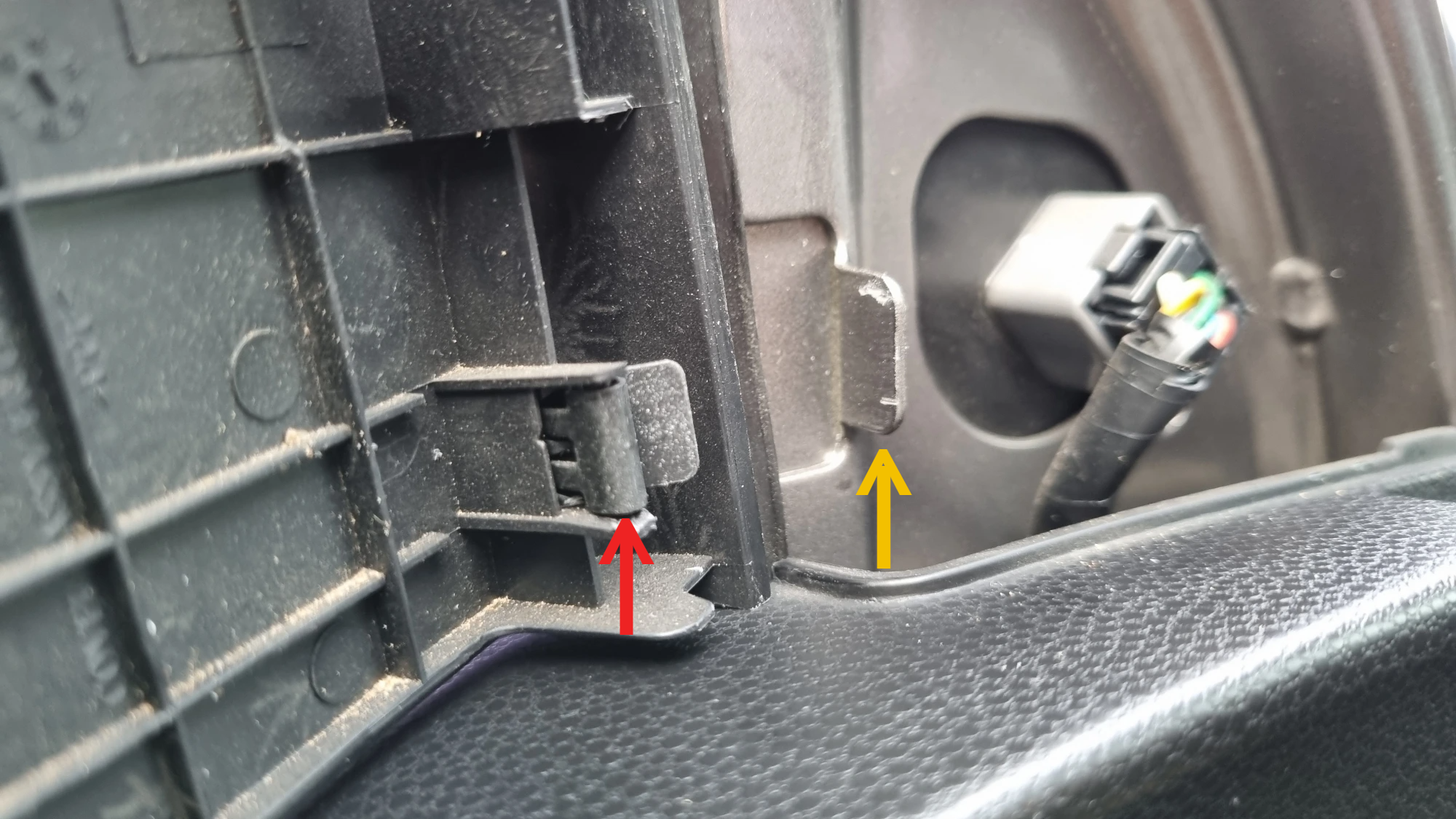 사이드미러 고정 부품