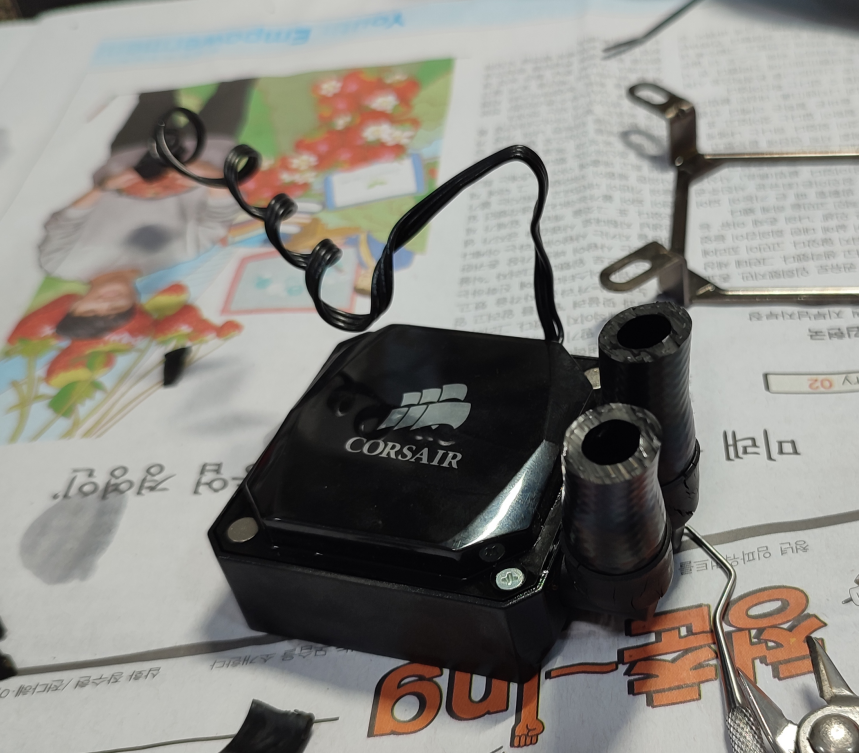 호스를 커팅 중