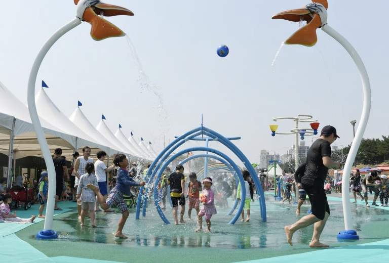 중랑천 물놀이장 (광진구 중곡동) 이미지