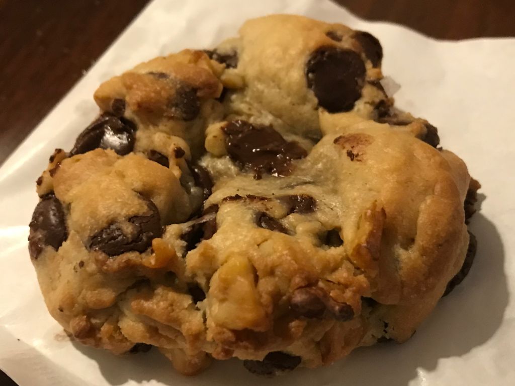 유주얼 초콜릿칩 월넛 쿠키 사진입니다.