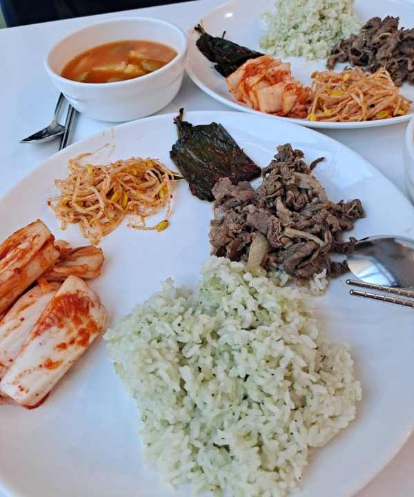 필그림하우스 저녁식사 비주얼