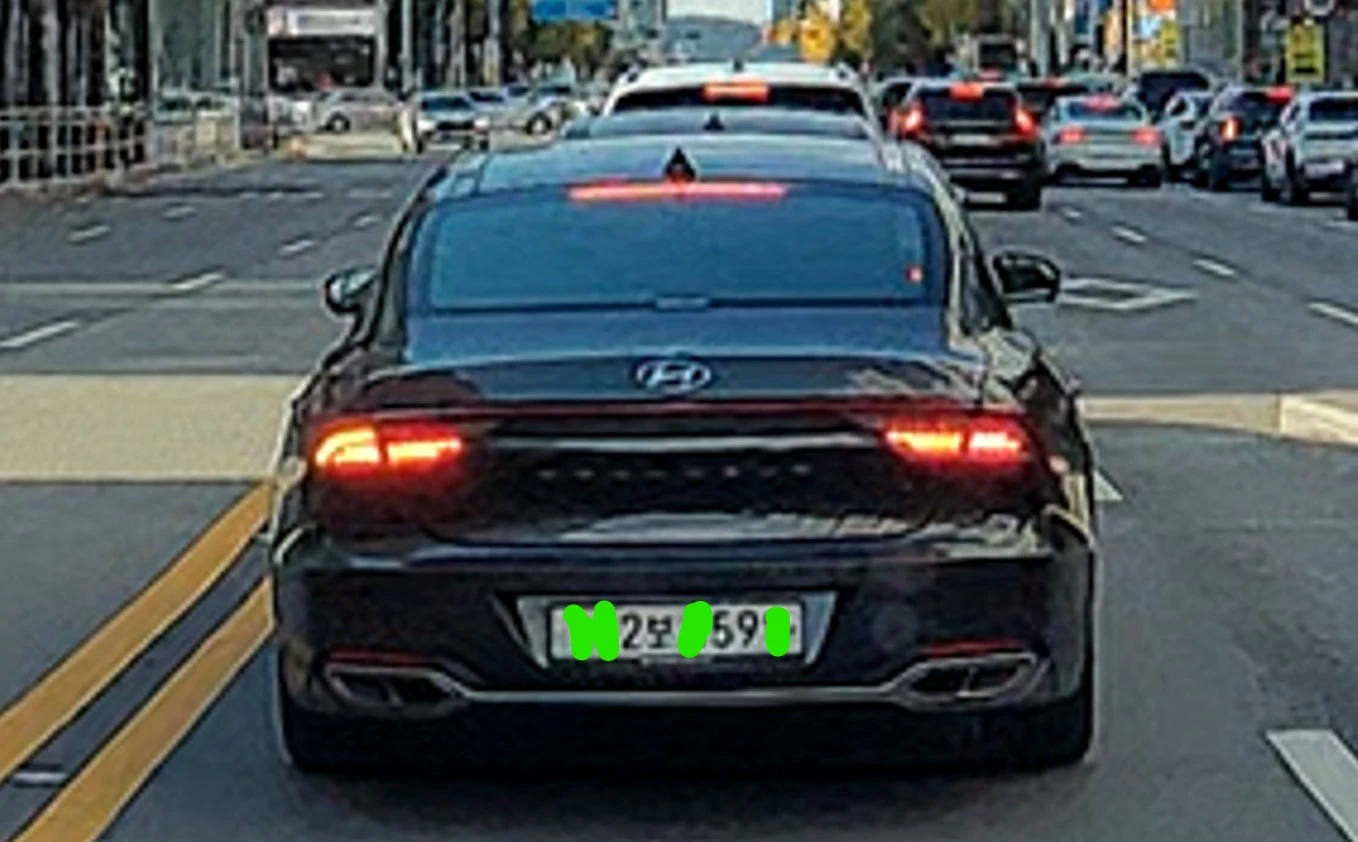 X4K 블랙박스 UHD화질 전방 확대 사진입니다.