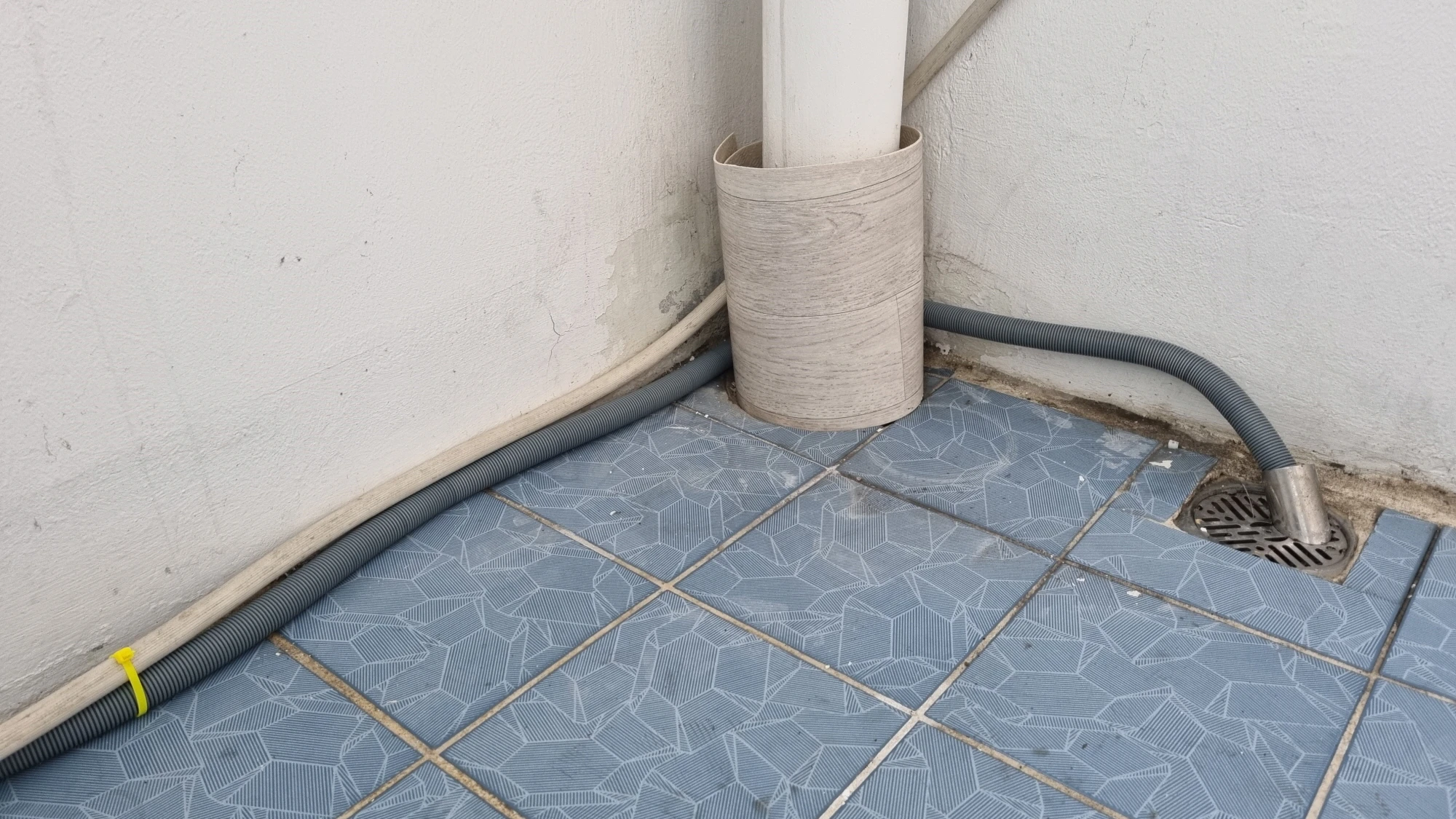 세탁기 배수 호스 연장 연결 완료 모습