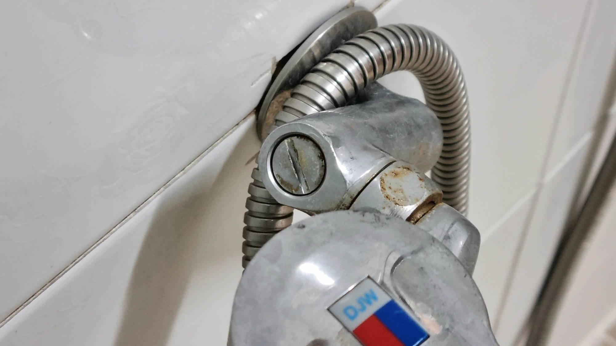 샤워기 수압 조절 밸브 위치