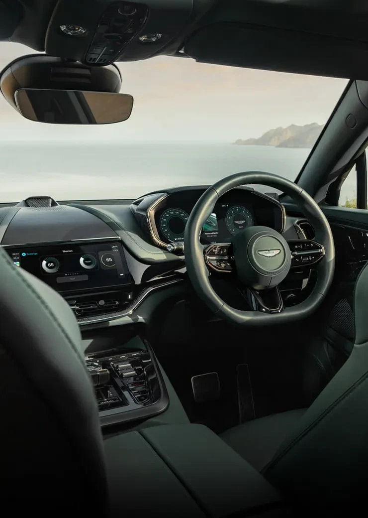 애스턴 마틴 DBX707