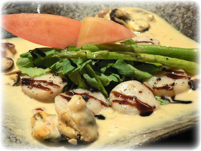 크림 소스 관자 요리