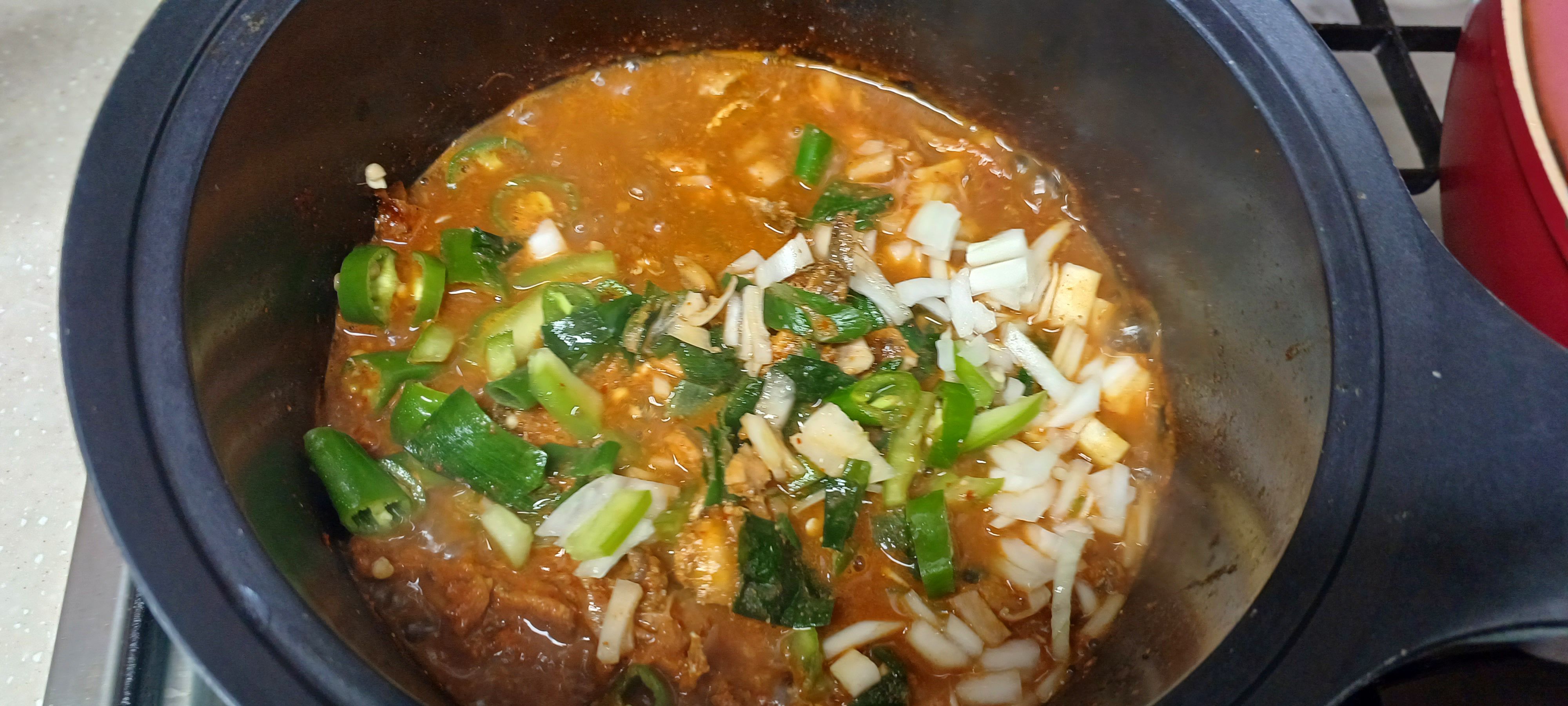 썬 야채 넣고 조리기