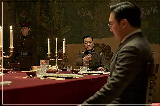 영화-유령-백호에게-총을-겨눈-다카하라