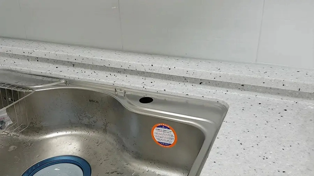 싱크대 수전 끼우는 곳