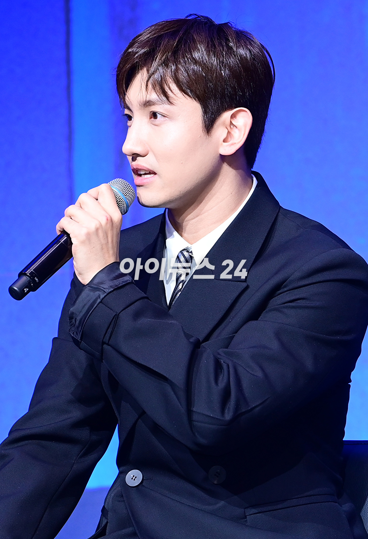 '데뷔 20주년'을 맞은 그룹 동방신기(TVXQ!) 최강창민이 26일 오후 서울 영등포구 콘래드 서울에서 열린 아홉 번째 정규앨범 '20&2' 발매 기념 기자간담회에 참석하고 있다. [사진=정소희 기자]