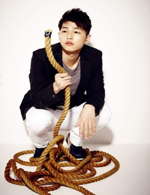 송중기 화보 사진