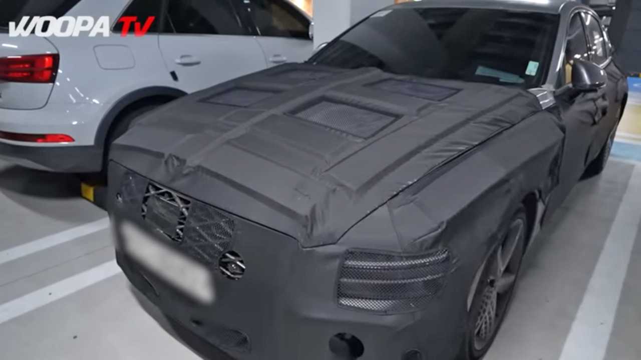 제네시스 'G80 페이스리프트' 위장막 테스트카가 국내 최초로 포착돼 이목을 끌고 있다.