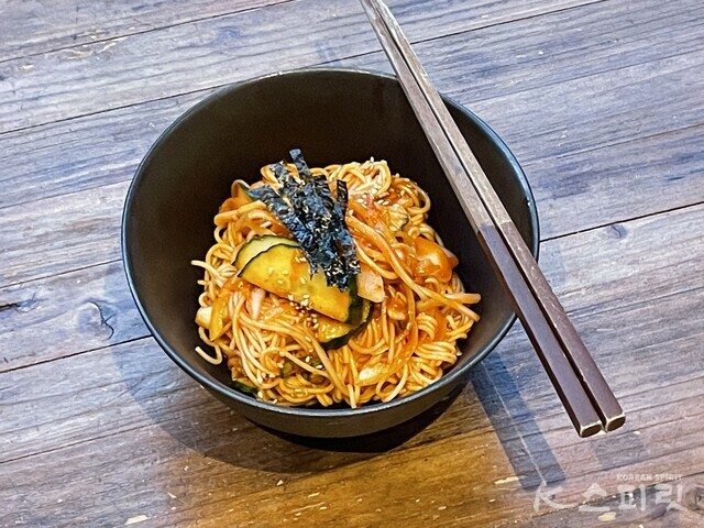 새콤달콤 비빔국수