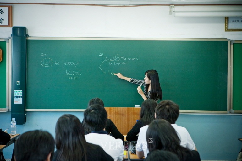교사 정년 65세 연장