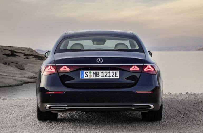 벤츠-e클래스-익스클루시브-후면