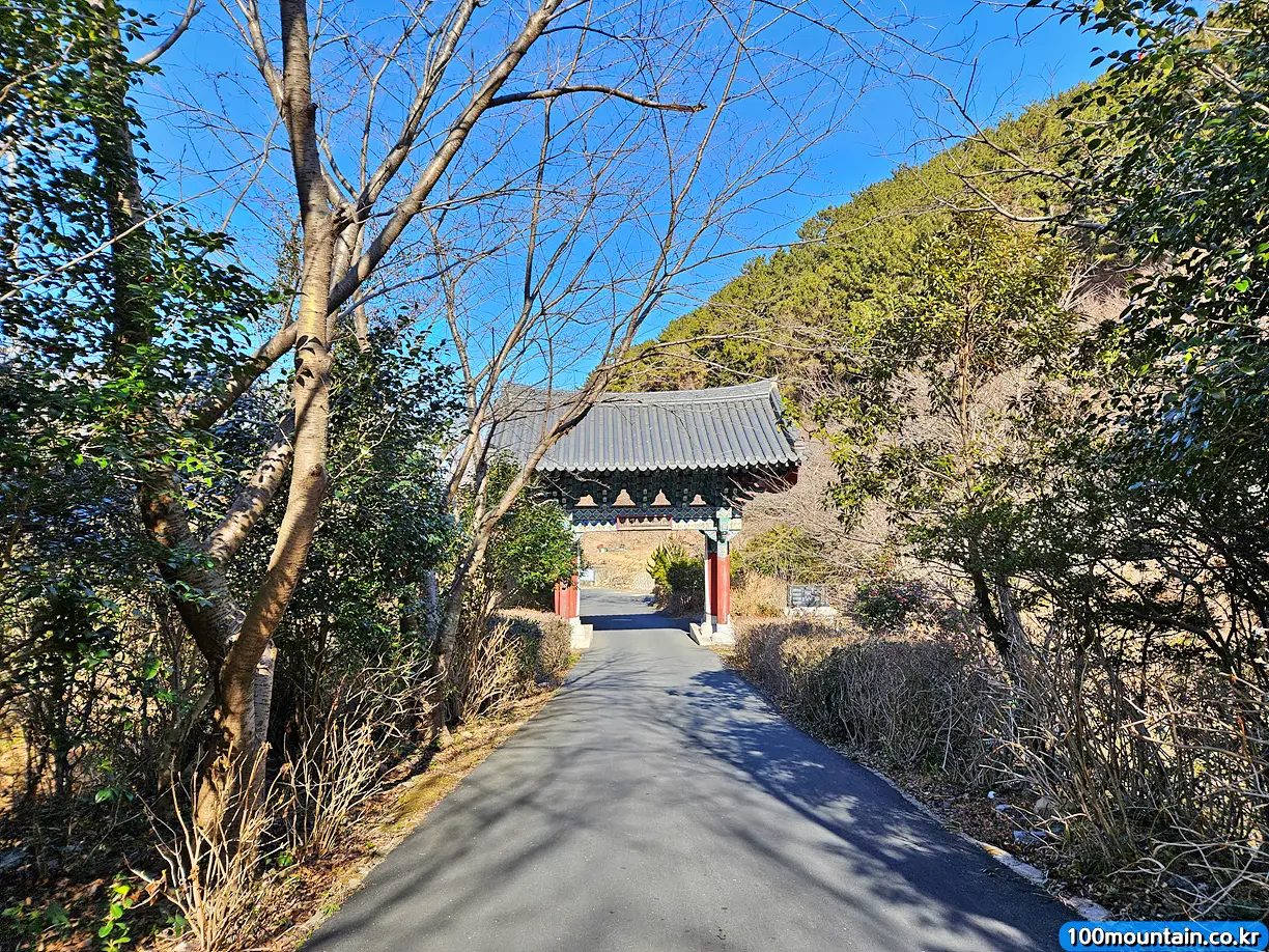 연화사 일주문