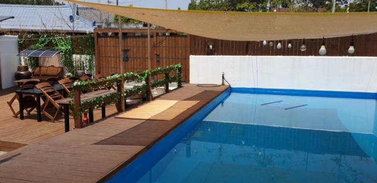 부여 밥주는 민박집 부추 닭백숙&amp;#44; 이연복 오세득 수라상 130년 한옥 펜션(남겨서뭐하게)