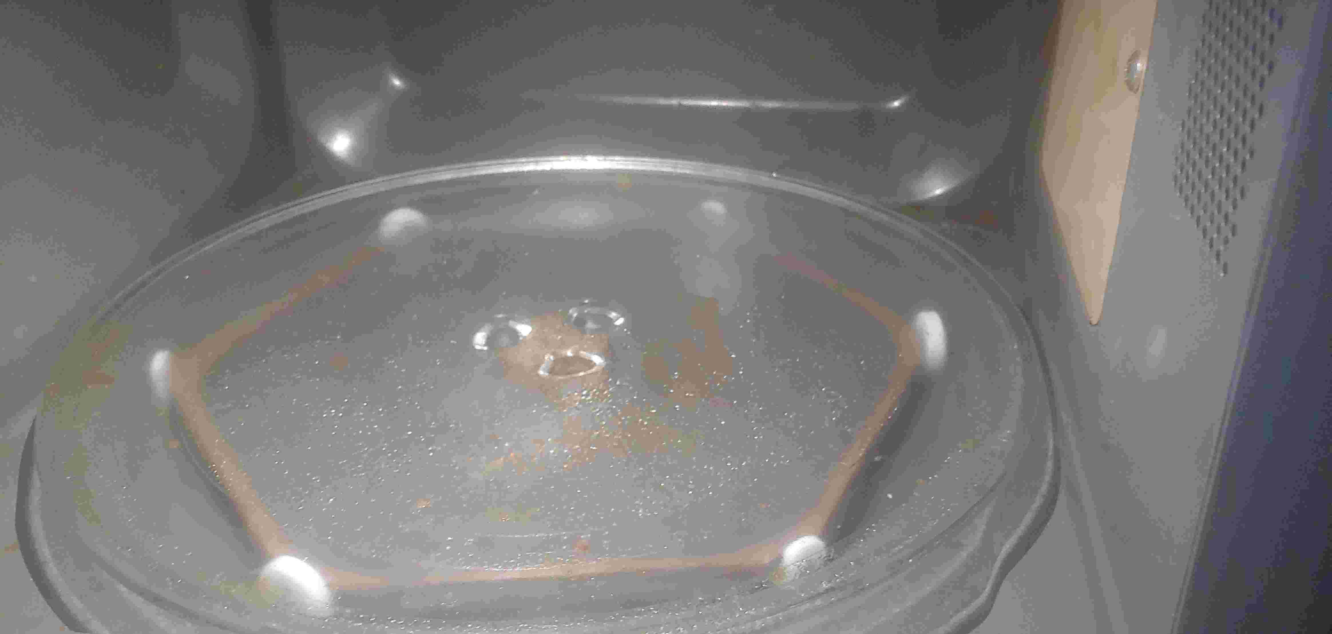 전자렌지 바닥과 벽에 묻은 찌든때 모습