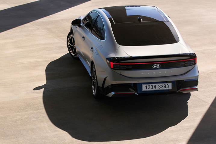 2024 쏘나타 하이브리드 뒷모습 사진