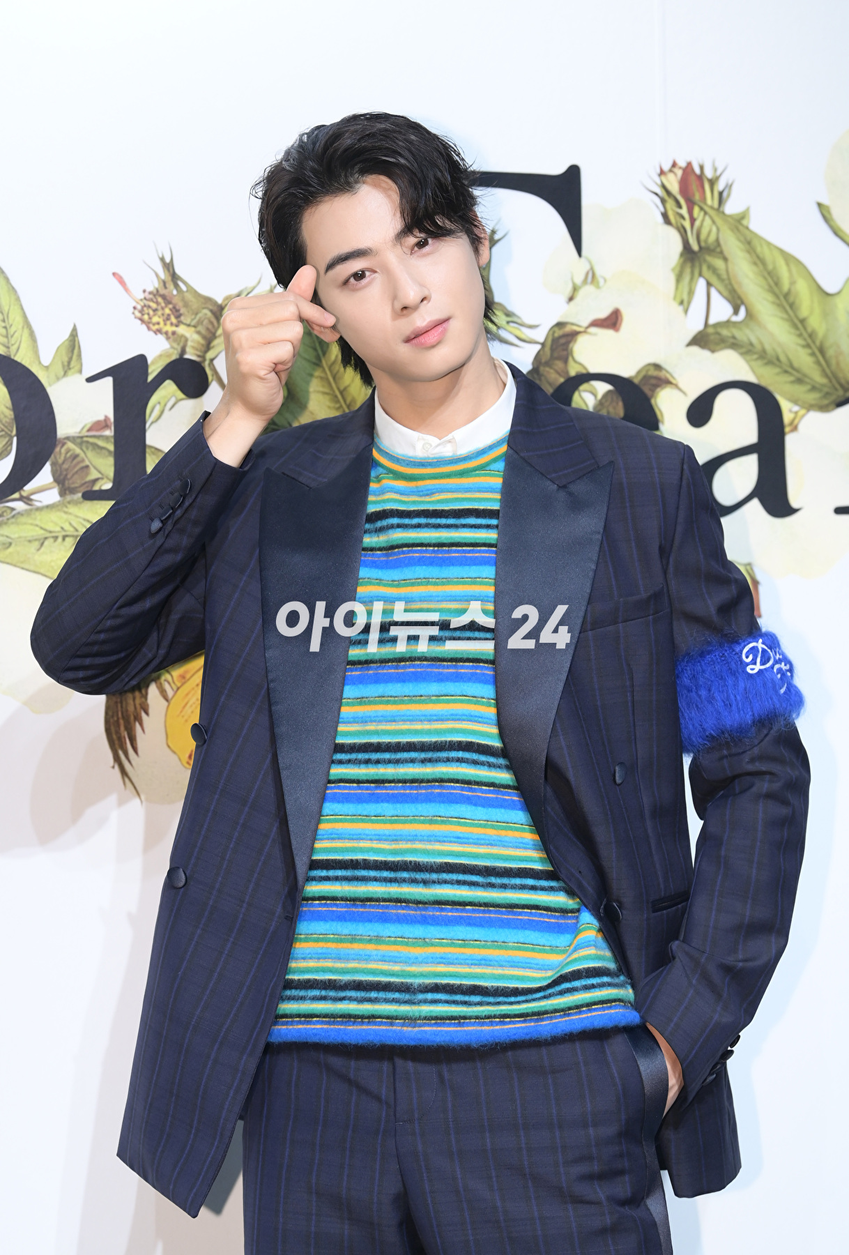 아스트로 차은우가 13일 오후 서울 성동구 성수동 한 스튜디오에서 열린 디올 맨즈 티얼즈 컬렉션 출시 팝업스토어 행사에 참석하고 있다. [사진=정소희 기자]