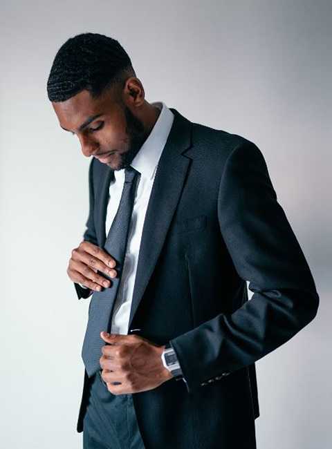 수트를 멋지게 입은 남자 사진