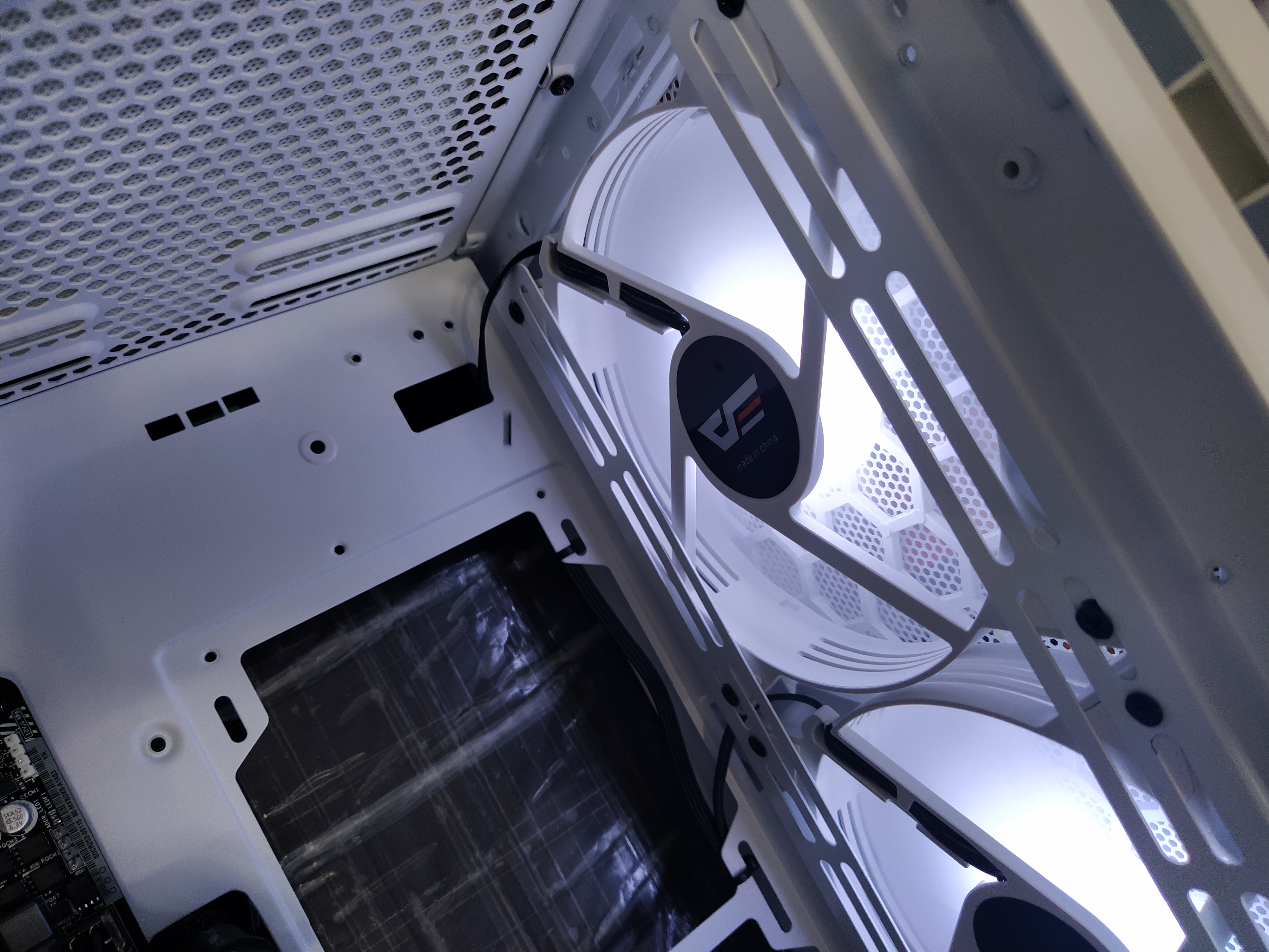 전면팬이 회전하기 시작했습니다.