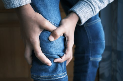 갱년기 무릎통증 증상&middot;원인&middot;치료 &amp;#44; 관절이 시큰거릴 때 
