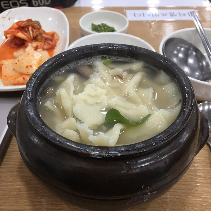 항수제비의-기본-수제비