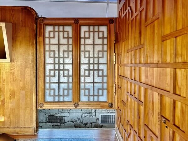 온돌마루실 복도