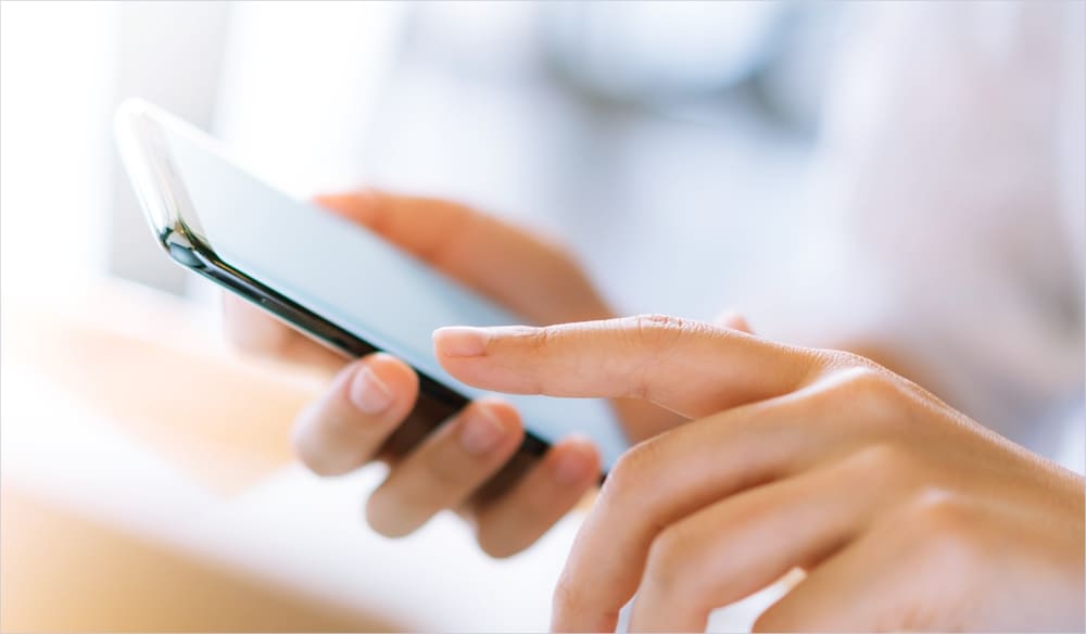 νΈλν°μ-μ‘°μνκ³ -μλ-μ¬λμ-μ