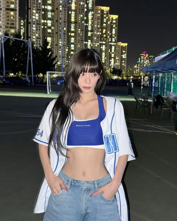 프로미스 나인 이채영 시구 몸매