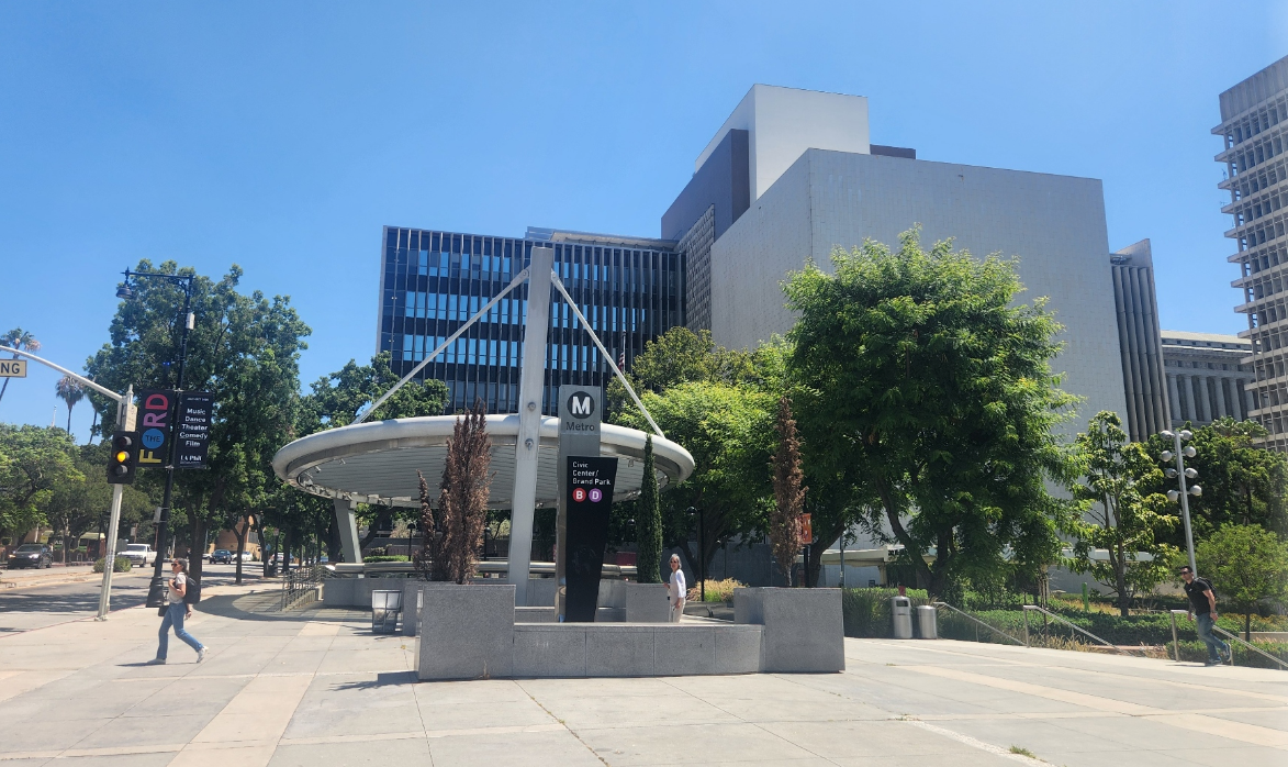 Metro Civic Center / Grand Park 역 입구 이미지