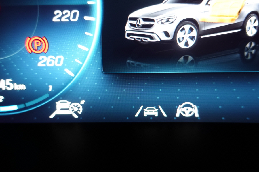 벤츠 GLC 300E 쿠페 실내디자인