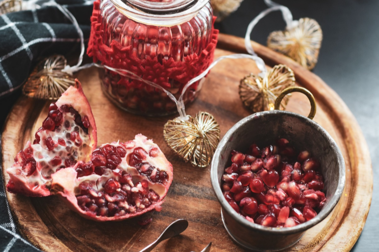 갱년기에 도움되는 석류