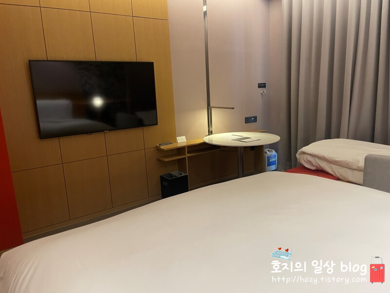 코트야드 메리어트 수원 게스트룸_티비