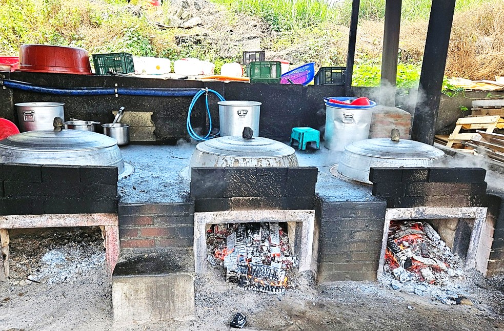 장성 황룡우시장국밥집의 장작불 가마솥, 진한 국물을 만드는 비결