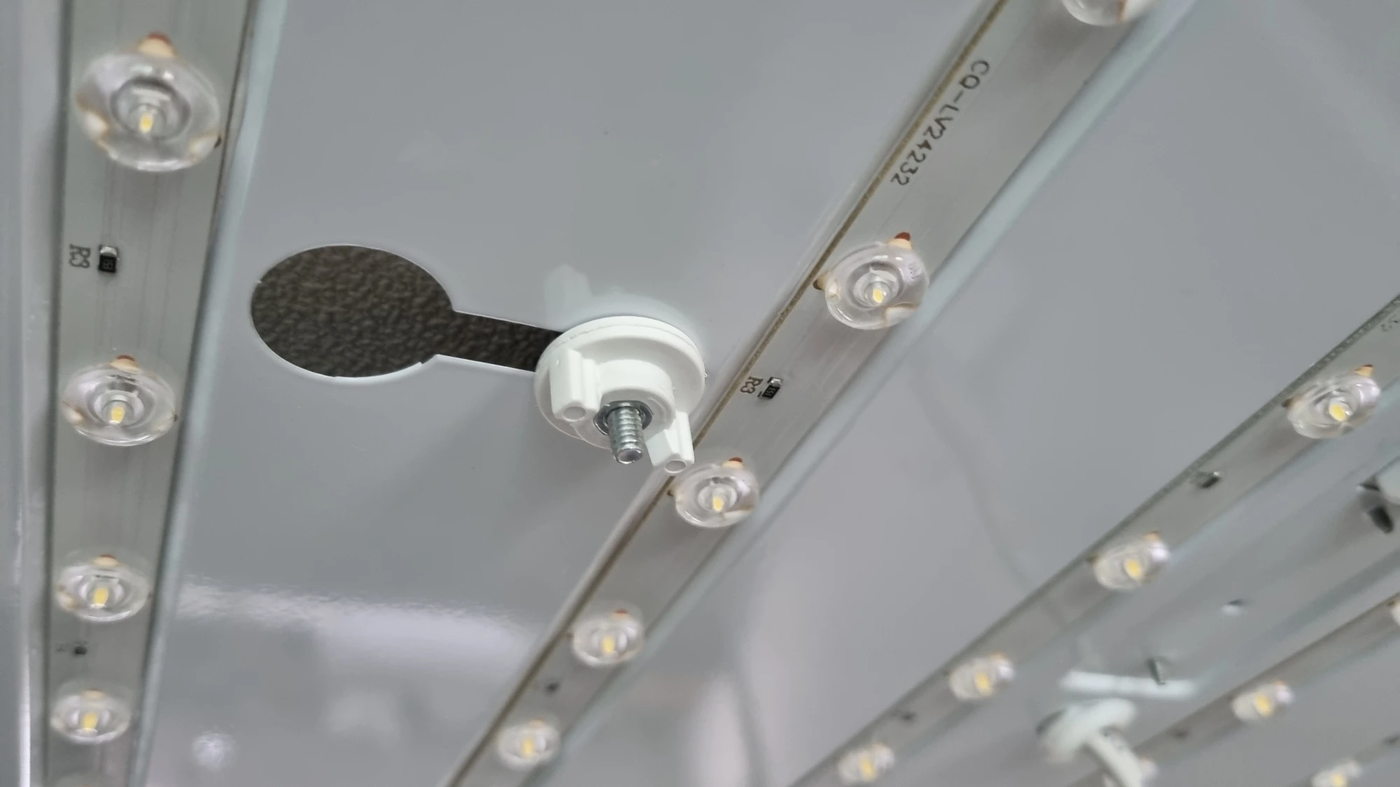 전등 고정 너트