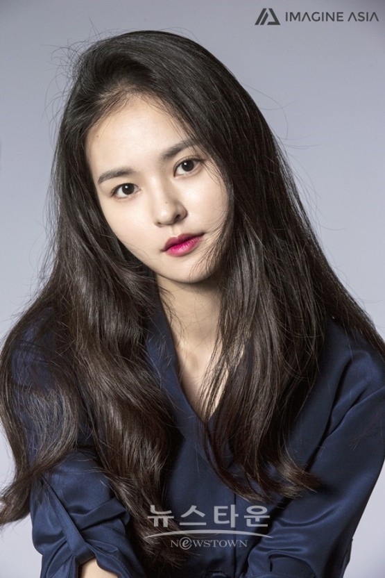 배우 김윤혜