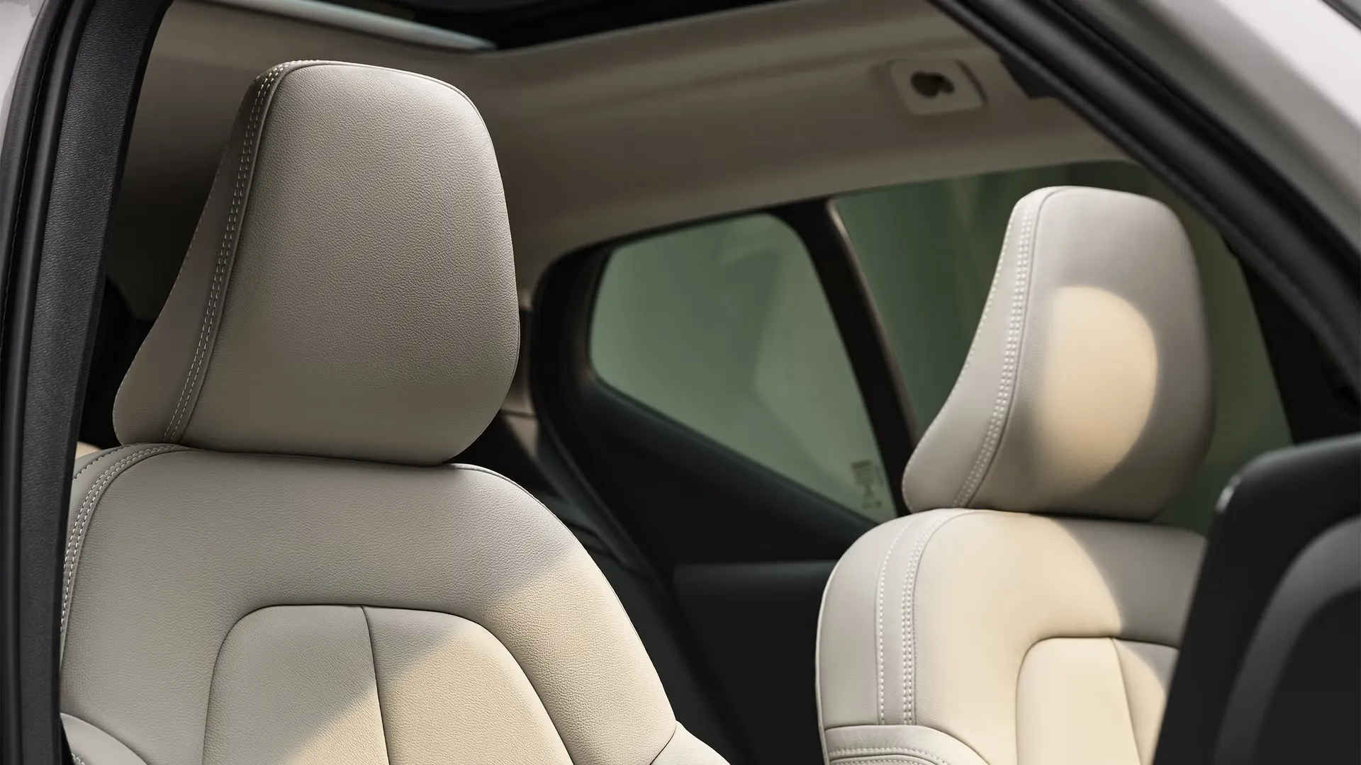 볼보 XC40 이미지